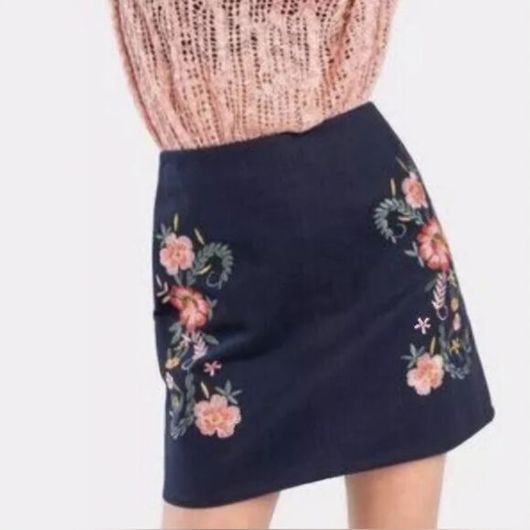 Mi Ami Women's Bohemian Floral  Embroidered 100% Cotton Navy Mini Skirt EUC - Picture 2 of 13